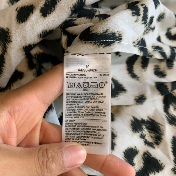 Banana Republic Top Womens M Medium Multi Short Sleeve Inverted V Neck Snow Day - Picture 8 of 11